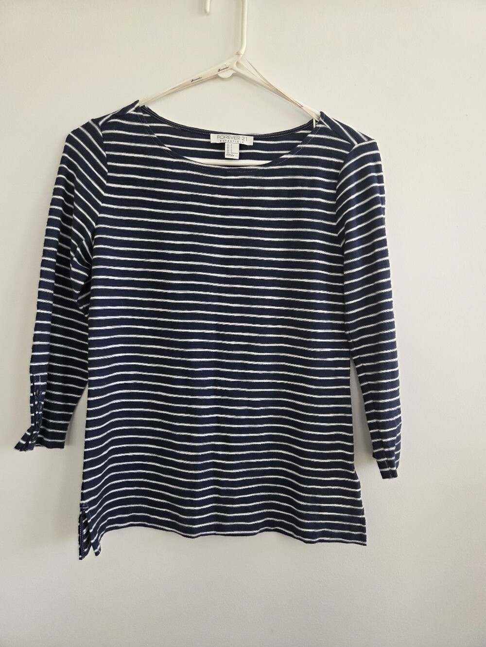 Forever 21 Navy and White Striped 3/4 Sleeve Top w/ Scoop Neck, sz S